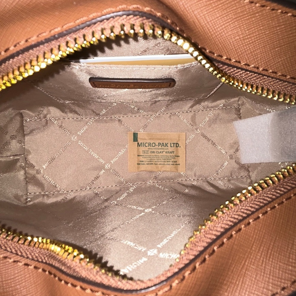 NWT Michael Kors jet set leather crossbody bag - Picture 4 of 4